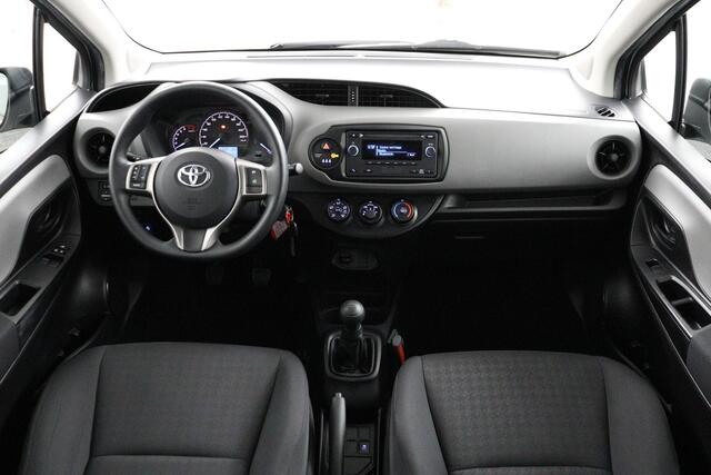 Toyota YARIS 1.0 VVT-i Aspiration | Bluetooth telefoonvoorbereiding | radio-CD-USB | LM velg |