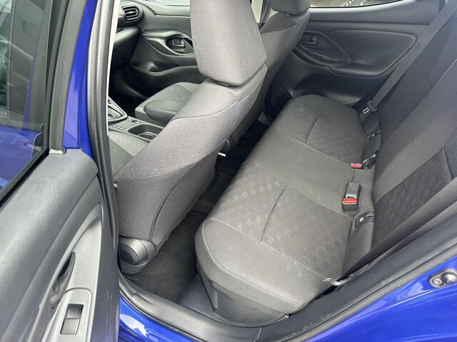 Toyota YARIS 1.5 Hybrid 115 Dynamic Blind spot monitor | Parkeersensoren V+A | Climate control | Keyless entry