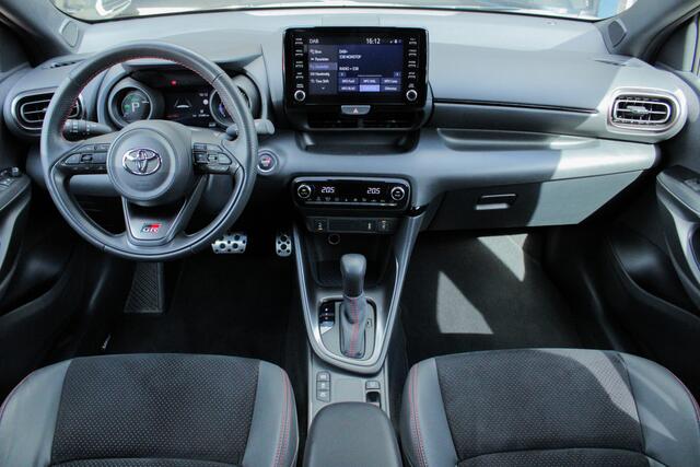 Toyota YARIS 1.5 Hybrid GR Sport |all season banden|leder/alcantara|BSM|stoelverwarming|