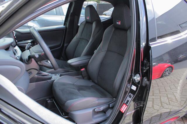 Toyota YARIS 1.5 Hybrid GR Sport |all season banden|leder/alcantara|BSM|stoelverwarming|