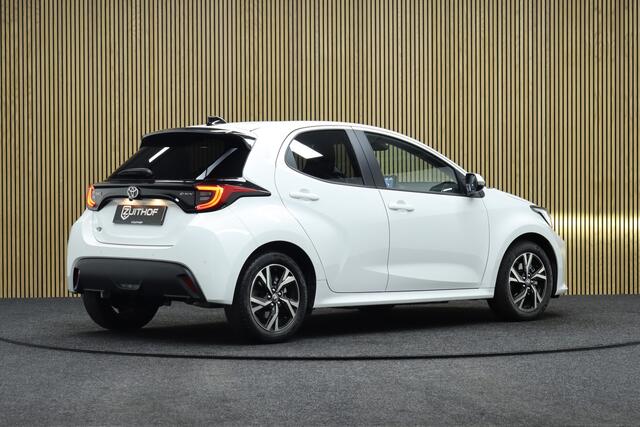 Toyota YARIS 1.5 Hybrid 115 Dynamic + Comfort Pack | Adaptive-cruise | Apple Carplay & Android Auto | Parkeerhulp | Camera | Clima | Maps Navigatie | Keyless | Stoel & Stuurverwarming | Dodehoekdetectie