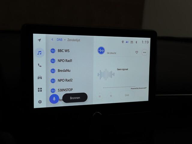 Toyota YARIS Cross 1.5 Hybrid 130 Dynamic - DIRECT NIEUW UIT VOORRAAD LEVERBAAR - NAVIGATIE - PARKEERSENSOREN VOOR/ ACHTER - VOORSTOELEN VERWARMD - STUUR VERWARMD - DODEHOEK DETECTIE - KEYLESS ENTRY/ START - CLIMATE CONTROL - APPLE CARPLAY/ ANDROID AUTO
