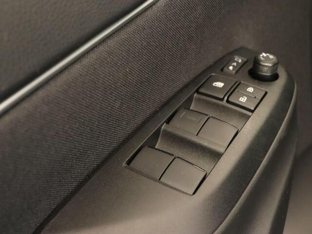 Toyota YARIS Cross 1.5 Hybrid 130 Dynamic - DIRECT NIEUW UIT VOORRAAD LEVERBAAR - NAVIGATIE - PARKEERSENSOREN VOOR/ ACHTER - VOORSTOELEN VERWARMD - STUUR VERWARMD - DODEHOEK DETECTIE - KEYLESS ENTRY/ START - CLIMATE CONTROL - APPLE CARPLAY/ ANDROID AUTO