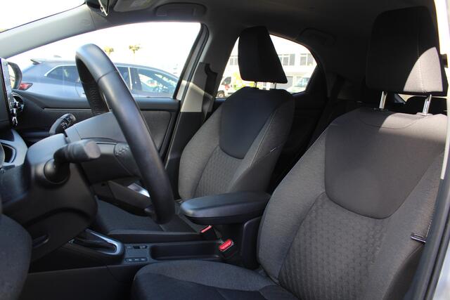 Toyota YARIS 1.5 Hybrid Style | Rijklaar | Apple/Android | Navi | JBL | Bluetooth | DAB+ | Clima | Stoelverw. | Adap Cruise | Camera