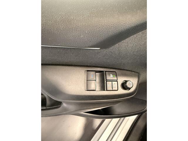 Toyota YARIS 1.5 Hybrid Active | Zwarte LM-velgen | Trekhaak afneembaar| Dealeronderhouden |