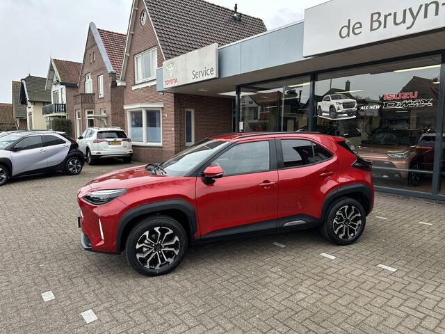 Toyota YARIS Cross 1.5 Hybrid 130 Dynamic + Comfort Pack dodehoekdetectie / stoelverwarming / stuurwielverwarming / parkeersensoren voor + achter / Navigatie / Apple Carplay / Android Auto / parkeercamera / 10 jaar Toyota garantie / rijklaarprijs incl. Toyota Pechhulp