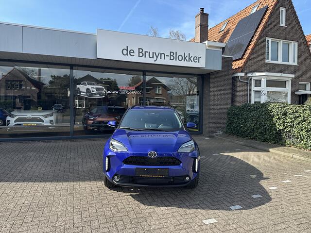 Toyota YARIS Cross 1.5 Hybrid 130 Dynamic + Comfort Pack dodehoekdetectie / stoelverwarming / stuurwielverwarming / parkeersensoren voor + achter / Navigatie / Apple Carplay / Android Auto / parkeercamera / 10 jaar Toyota garantie / rijklaarprijs incl. Toyota Pechhulp