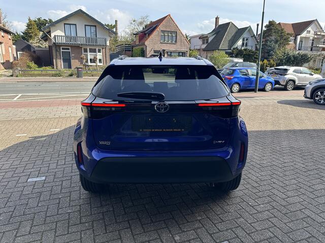 Toyota YARIS Cross 1.5 Hybrid 130 Dynamic + Comfort Pack dodehoekdetectie / stoelverwarming / stuurwielverwarming / parkeersensoren voor + achter / Navigatie / Apple Carplay / Android Auto / parkeercamera / 10 jaar Toyota garantie / rijklaarprijs incl. Toyota Pechhulp