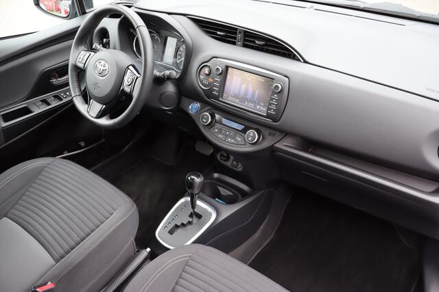 Toyota YARIS 1.5 Hybrid Achteruitrijcamera/Lane assist/Cruise control/Navigatie/Bluetooth/Licht metalen velgen