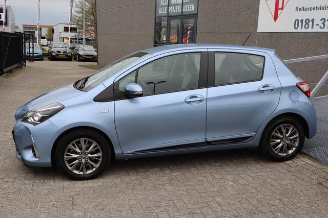 Toyota YARIS 1.5 Hybrid Achteruitrijcamera/Lane assist/Cruise control/Navigatie/Bluetooth/Licht metalen velgen