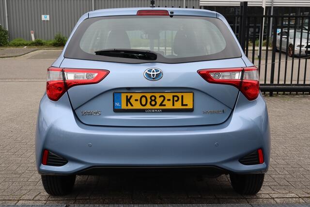 Toyota YARIS 1.5 Hybrid Achteruitrijcamera/Lane assist/Cruise control/Navigatie/Bluetooth/Licht metalen velgen