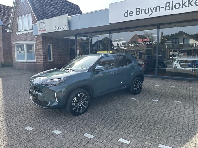 Toyota YARIS Cross 1.5 Hybrid 130 Dynamic+ Comfort Pack dodehoekdetectie / stoelverwarming / stuurwielverwarming / parkeersensoren voor + achter / Navigatie / Apple Carplay / Android Auto / parkeercamera / 10 jaar Toyota garantie / rijklaarprijs incl. Toyota Pechhulpp