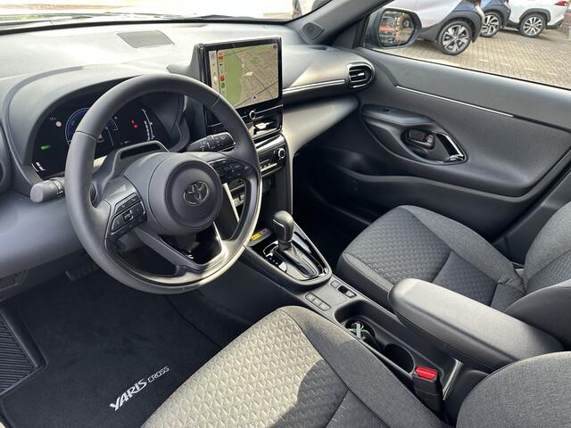 Toyota YARIS Cross 1.5 Hybrid 130 Dynamic+ Comfort Pack dodehoekdetectie / stoelverwarming / stuurwielverwarming / parkeersensoren voor + achter / Navigatie / Apple Carplay / Android Auto / parkeercamera / 10 jaar Toyota garantie / rijklaarprijs incl. Toyota Pechhulpp