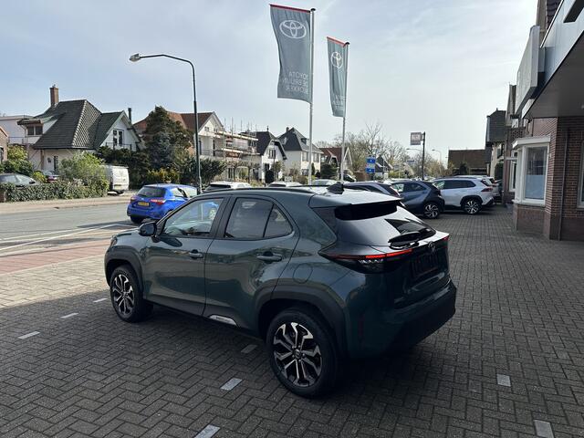 Toyota YARIS Cross 1.5 Hybrid 130 Dynamic+ Comfort Pack dodehoekdetectie / stoelverwarming / stuurwielverwarming / parkeersensoren voor + achter / Navigatie / Apple Carplay / Android Auto / parkeercamera / 10 jaar Toyota garantie / rijklaarprijs incl. Toyota Pechhulpp