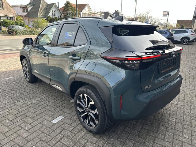 Toyota YARIS Cross 1.5 Hybrid 130 Dynamic+ Comfort Pack dodehoekdetectie / stoelverwarming / stuurwielverwarming / parkeersensoren voor + achter / Navigatie / Apple Carplay / Android Auto / parkeercamera / 10 jaar Toyota garantie / rijklaarprijs incl. Toyota Pechhulpp