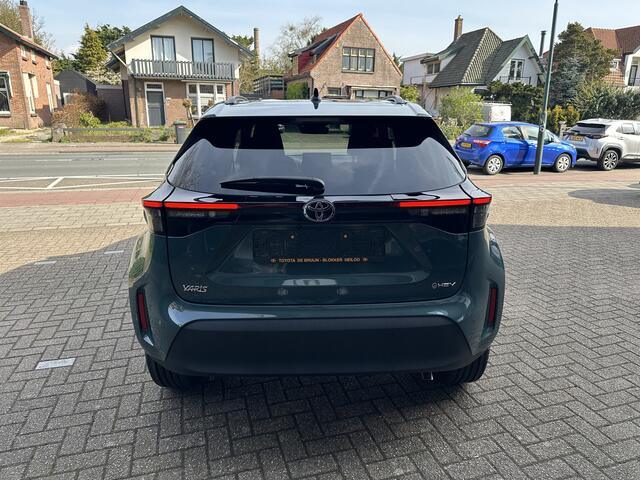 Toyota YARIS Cross 1.5 Hybrid 130 Dynamic+ Comfort Pack dodehoekdetectie / stoelverwarming / stuurwielverwarming / parkeersensoren voor + achter / Navigatie / Apple Carplay / Android Auto / parkeercamera / 10 jaar Toyota garantie / rijklaarprijs incl. Toyota Pechhulpp