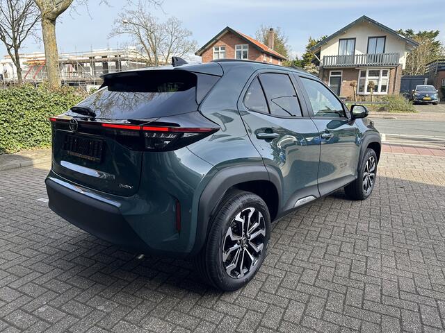 Toyota YARIS Cross 1.5 Hybrid 130 Dynamic+ Comfort Pack dodehoekdetectie / stoelverwarming / stuurwielverwarming / parkeersensoren voor + achter / Navigatie / Apple Carplay / Android Auto / parkeercamera / 10 jaar Toyota garantie / rijklaarprijs incl. Toyota Pechhulpp