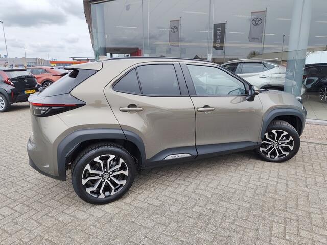 Toyota YARIS Cross 1.5 Hybrid 115 First Edition | Sensoren v/a | Stoelverwarming