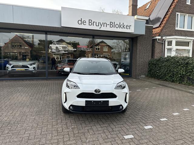 Toyota YARIS Cross 1.5 Hybrid 130 Dynamic + Comfort Pack dodehoekdetectie / stoelverwarming / stuurwielverwarming / parkeersensoren voor + achter / Navigatie / Apple Carplay / Android Auto / parkeercamera / 10 jaar Toyota garantie / rijklaarprijs incl. Toyota Pechhulp