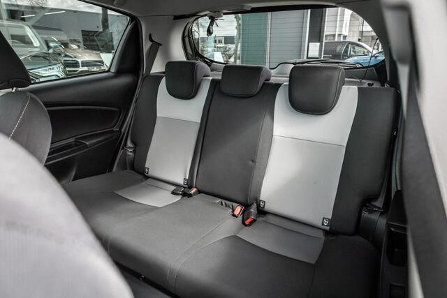Toyota YARIS 1.5 Hybrid Executive Camera | Stoelverwarming