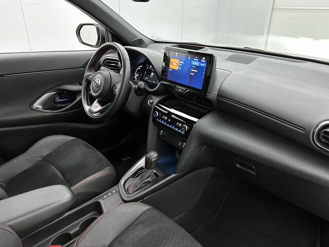 Toyota YARIS Cross 1.5 Hybrid GR Sport | Stoel en stuurwielverwarming | Dealeronderhouden | Panorama dak | Onderweg-naar-dealer