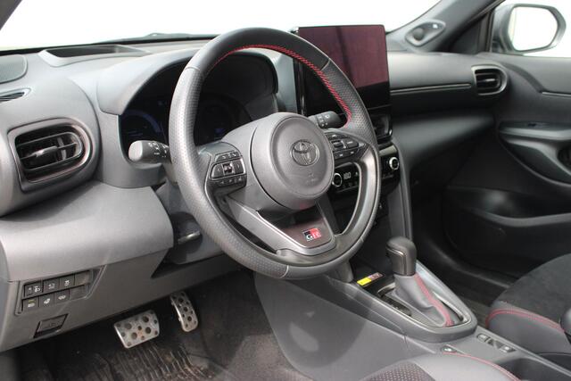 Toyota YARIS Cross 1.5 Hybrid 130 GR SPORT / ADAPT CRUISE / 360 CAMERA / PANO DAK / JBL SOUND / BI-TONE