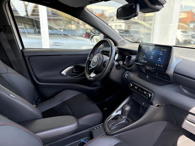 Toyota YARIS 1.5 Hybrid GR Sport | Head-Up Display | Keyless | Achteruitrijcamera | Navigatie | Two Tone | Stoelverwarming
