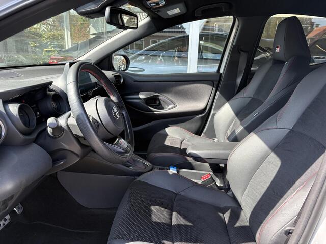 Toyota YARIS 1.5 Hybrid GR Sport | Head-Up Display | Keyless | Achteruitrijcamera | Navigatie | Two Tone | Stoelverwarming