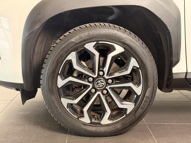 Toyota YARIS Cross 1.5 Hybrid Business Plus | Stoelverwarming | Parkeersensoren voor en achter | Ruben t/m 16-4