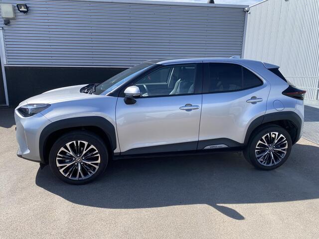 Toyota YARIS Cross 1.5 Hybrid Adventure Groot panoramadak, alarm, navigatie, Apple CarPlay/Android Auto, parkeersensoren v&a, lage KM stand, automaat!