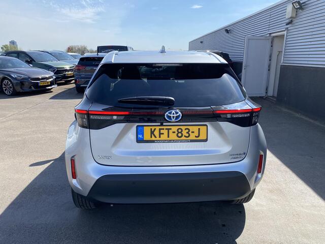 Toyota YARIS Cross 1.5 Hybrid Adventure Groot panoramadak, alarm, navigatie, Apple CarPlay/Android Auto, parkeersensoren v&a, lage KM stand, automaat!