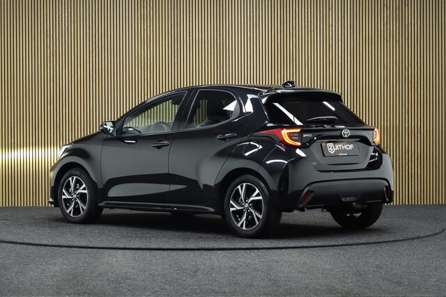 Toyota YARIS 1.5 Hybrid 115 Dynamic + Comfort Pack | Dodehoekdetectie | Parkeerhulp | Maps Navigatie | Stoel & Stuurverwarming | Adaptive-cruise | Apple Carplay & Android Auto | Camera | Clima | Keyless
