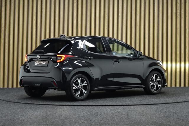 Toyota YARIS 1.5 Hybrid 115 Dynamic + Comfort Pack | Dodehoekdetectie | Parkeerhulp | Maps Navigatie | Stoel & Stuurverwarming | Adaptive-cruise | Apple Carplay & Android Auto | Camera | Clima | Keyless