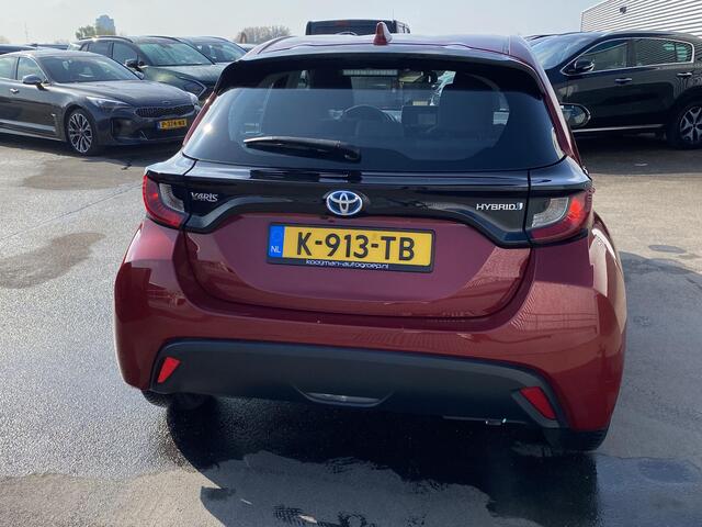 Toyota YARIS 1.5 Hybrid Active Lichtmetalen velgen + All-season banden, 1e eign. Nieuw geleverd, Navigatie, Achteruitrijcamera, Adaptieve cruise control