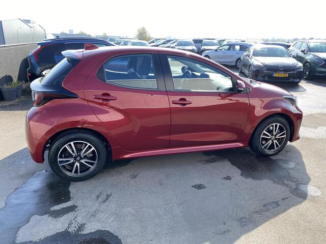 Toyota YARIS 1.5 Hybrid Active Lichtmetalen velgen + All-season banden, 1e eign. Nieuw geleverd, Navigatie, Achteruitrijcamera, Adaptieve cruise control