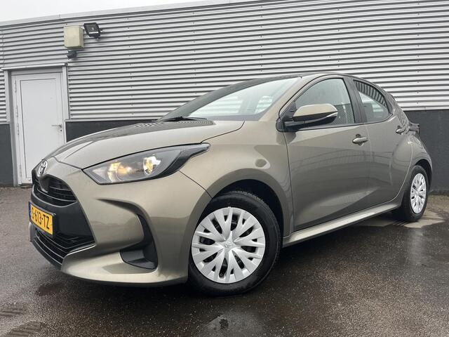 Toyota YARIS 1.5 Hybrid Active NL-auto! Apple CarPlay/Android Auto Navigatie, Achteruitrijcamera, Adaptieve cruise control, Climate control, Nieuw geleverd en dealeronderhouden