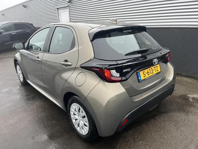 Toyota YARIS 1.5 Hybrid Active NL-auto! Apple CarPlay/Android Auto Navigatie, Achteruitrijcamera, Adaptieve cruise control, Climate control, Nieuw geleverd en dealeronderhouden