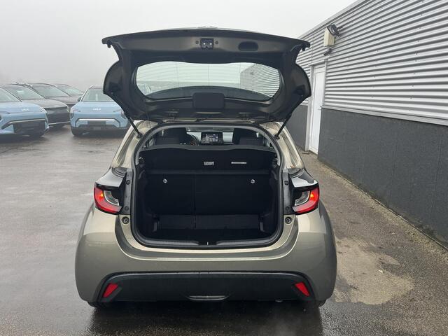 Toyota YARIS 1.5 Hybrid Active NL-auto! Apple CarPlay/Android Auto Navigatie, Achteruitrijcamera, Adaptieve cruise control, Climate control, Nieuw geleverd en dealeronderhouden