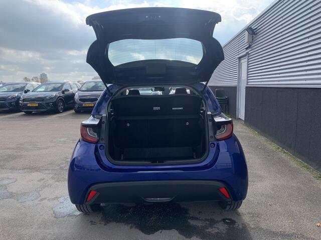 Toyota YARIS 1.5 Hybrid Active Navigatie, nieuw geleverd, Carplay, Achteruitrijcamera, Adaptieve cruise control, Climate control