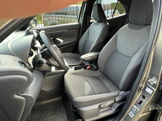 Toyota YARIS Cross 1.5 Hybrid Business Plus | NAVI | CAMERA | TREKHAAK AFN | APPLE CARPLAY | STUUR EN STOELVERWARMING | LMV 17' |