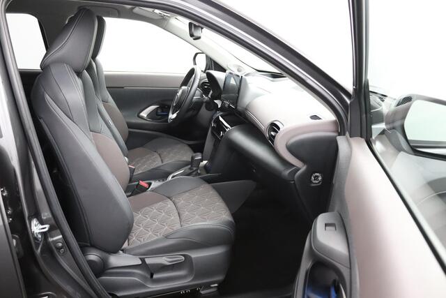 Toyota YARIS Cross 1.5 Hybrid Executive | Trekhaak | Stoelverwarming | Parkeersensoren Rondom | Navigatie | JBL | Head Up Display |