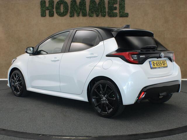 Toyota YARIS 1.5 Hybrid Bi-Tone - 100% ONDERHOUDEN! - NAVIGATIE - STOELVERWARMING - KEYLESS ENTRY & START - 17INCH ZWARTE LICHTMETALEN VELGEN - APPLE CARPLAY/ANDROID AUTO