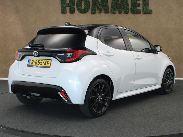 Toyota YARIS 1.5 Hybrid Bi-Tone - 100% ONDERHOUDEN! - NAVIGATIE - STOELVERWARMING - KEYLESS ENTRY & START - 17INCH ZWARTE LICHTMETALEN VELGEN - APPLE CARPLAY/ANDROID AUTO