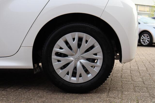 Toyota YARIS 1.5 Hybrid Active | Apple Carplay / Android Auto, Parkeercamera, Navigatie, Adaptieve Cruise Control, Stuurwiel bediening, Navigatie.