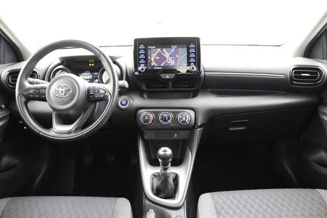 Toyota YARIS 1.5 VVT-i Business Plus | Airco | Trekhaak | Navigatie | 17 Inch all-weather |