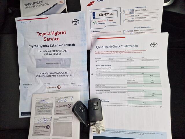 Toyota YARIS 1.5 Hybrid Dynamic | NL Auto | Dealer onderhouden | Camera | Navi | LM Velgen
