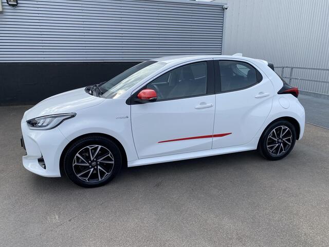Toyota YARIS 1.5 Hybrid Dynamic Navigatie, Smart Key, LMV, NL-auto, Achteruitrijcamera, Adaptieve cruise control, LED, Volledige historie