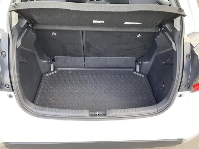 Toyota YARIS 1.5 Hybrid Dynamic Navigatie, Smart Key, LMV, NL-auto, Achteruitrijcamera, Adaptieve cruise control, LED, Volledige historie