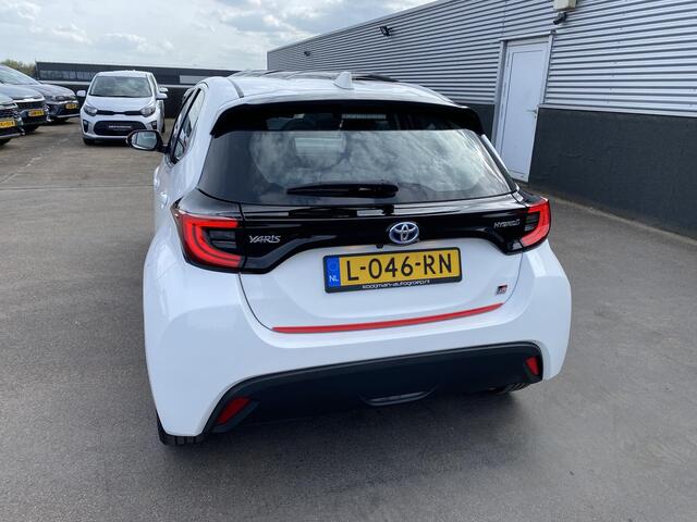 Toyota YARIS 1.5 Hybrid Dynamic Navigatie, Smart Key, LMV, NL-auto, Achteruitrijcamera, Adaptieve cruise control, LED, Volledige historie