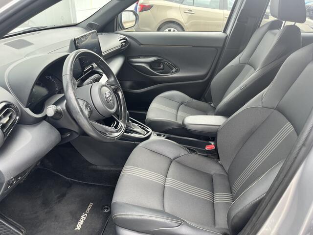 Toyota YARIS Cross 1.5 Hybrid Adventure Dealer Onderhouden Treeplanken PDC Stoel Stuur verwarmd